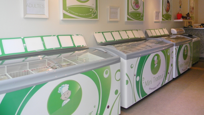 Mini Traiteur - Espace logo, recouvrement frigo et armoire Montréal